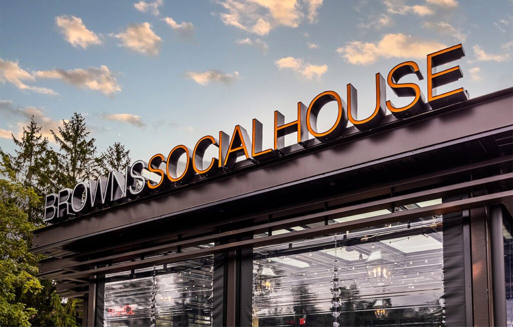 Browns Socialhouse: A Fitting Fit-up In Barrhaven - Sjl Architect